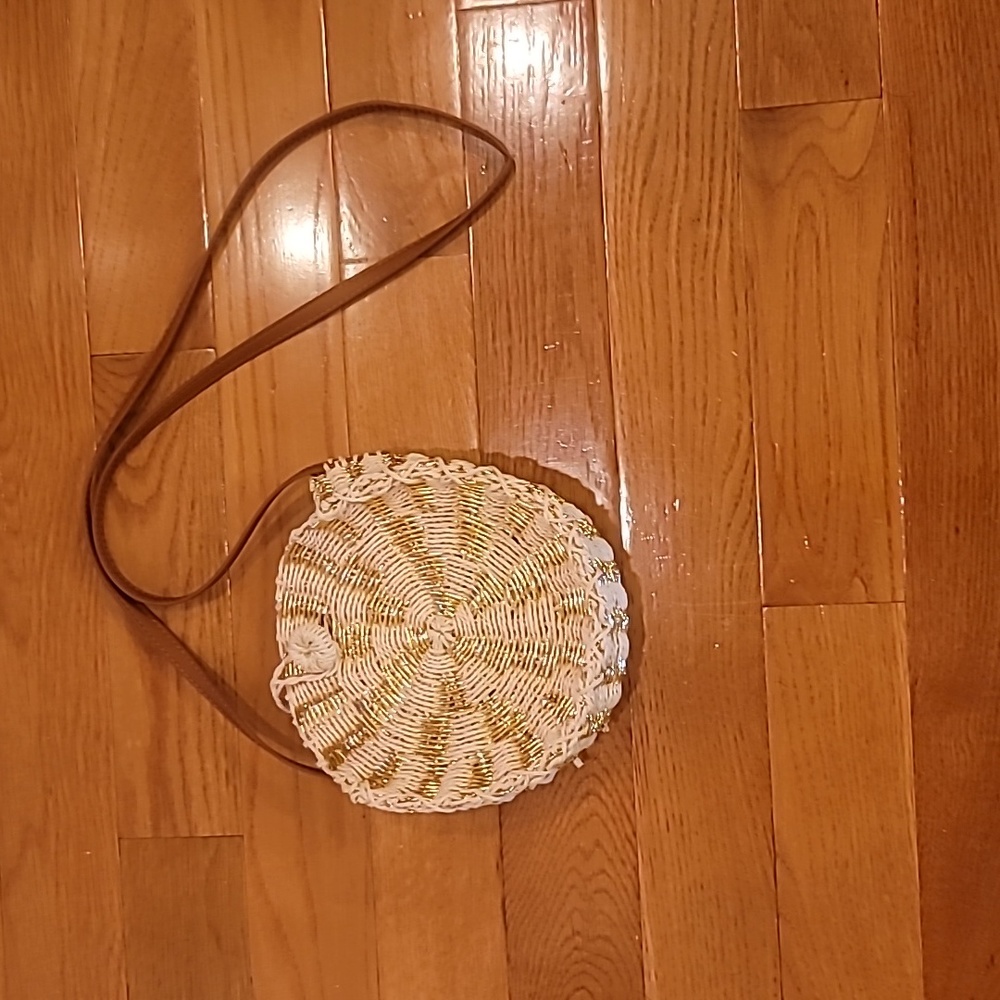 Cross body straw purse